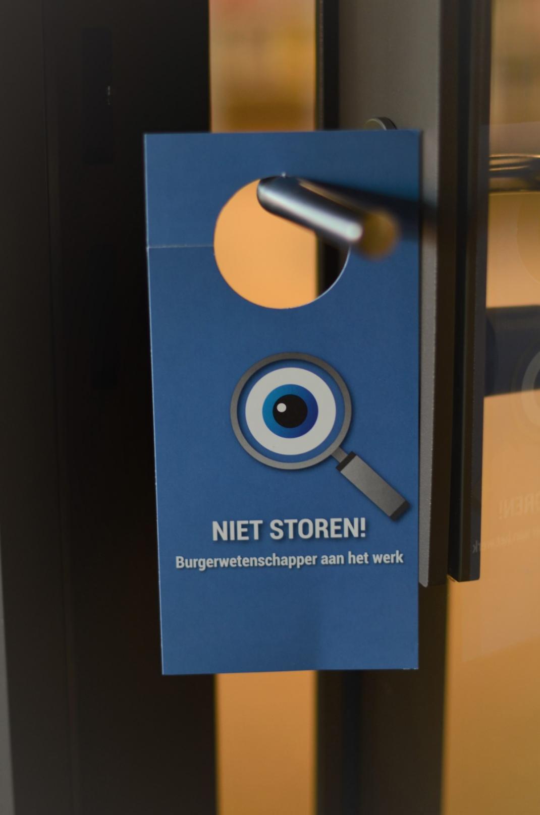 Deurhanger: 'Niet storen, burgerwetenschapper aan het werk'